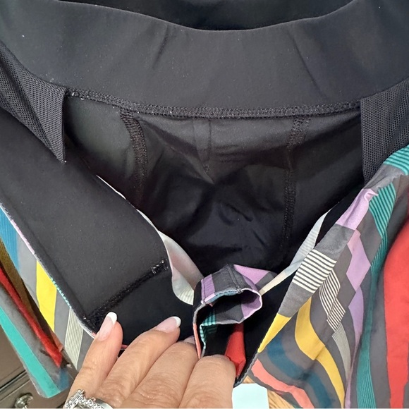 Lululemon Multicolor Stripe Hybrid Shorts Size 40 - Picture 5 of 16